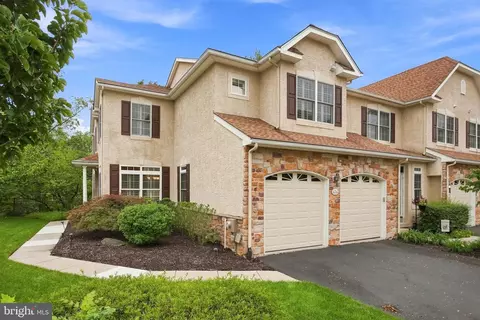 626 Greycliffe Ln, Ambler, PA 19002