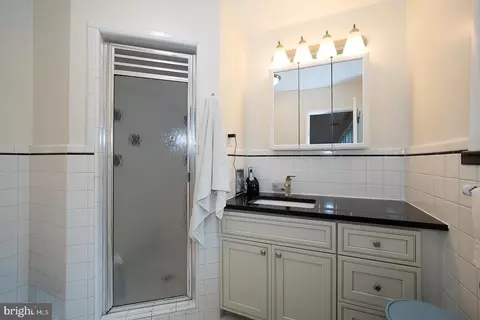 Bath - 528 Sprague Rd, Penn Valley, PA 19072 photo 1 of 2