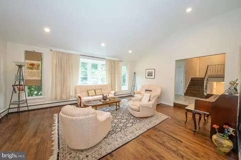 Living - 528 Sprague Rd, Penn Valley, PA 19072 photo 1 of 2