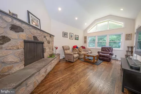 Living - 528 Sprague Rd, Penn Valley, PA 19072 photo 2 of 2