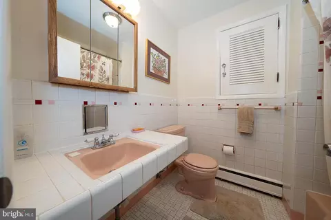 Bath - 528 Sprague Rd, Penn Valley, PA 19072 photo 2 of 2