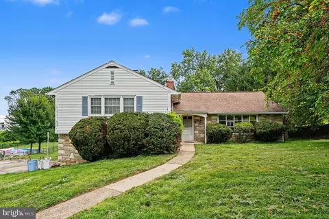 8403 Newbold Ln, Laverock, PA 19038