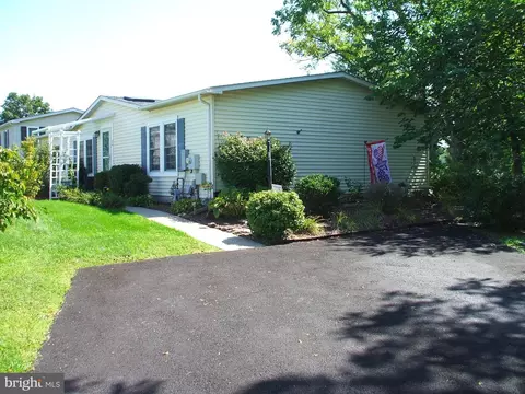 24 Goldenrod Ct E, Harleysville, PA 19438