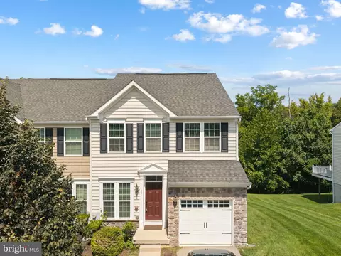 49 Hawkswell Cir, Oreland, PA 19075