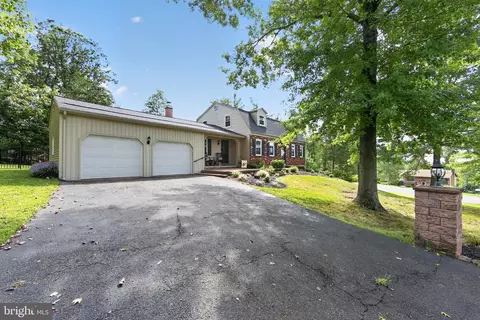 809 Gabriel Ct, Pottstown, PA 19464