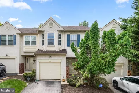 9 Plum Ct, Lafayette Hill, PA 19444