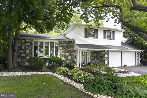 909 Warfield Ln, Huntingdon Valley, PA 19006