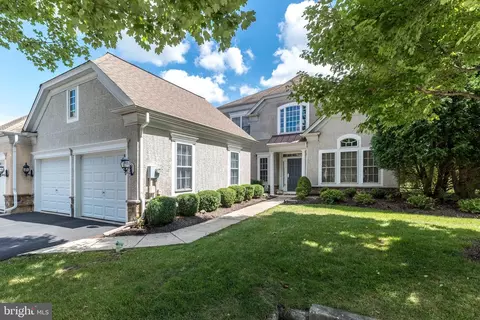 215 Goldenrod Dr, Upper Gwynedd, PA 19446