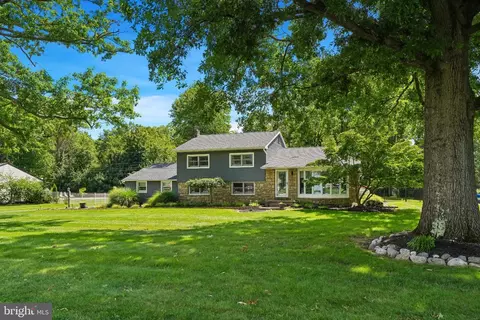 717 Lawrence Ln Apt, Ambler, PA 19002