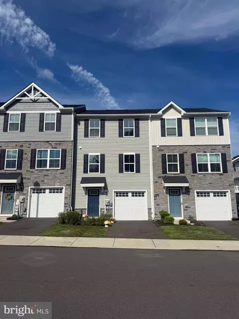 110 Van Fleet Cir, Sanatoga, PA 19464