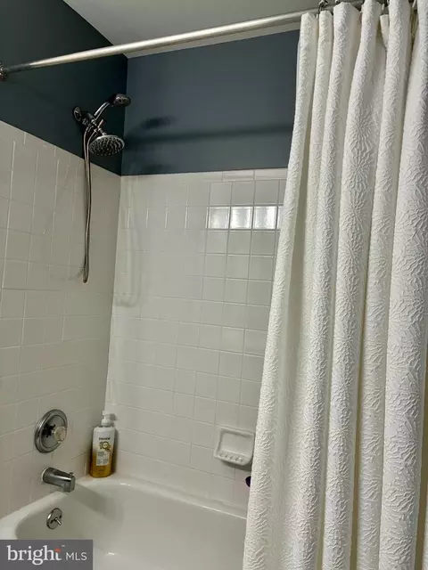 Bath - 224 Lookout Pl, Wayne, PA 19087 photo 6 of 7