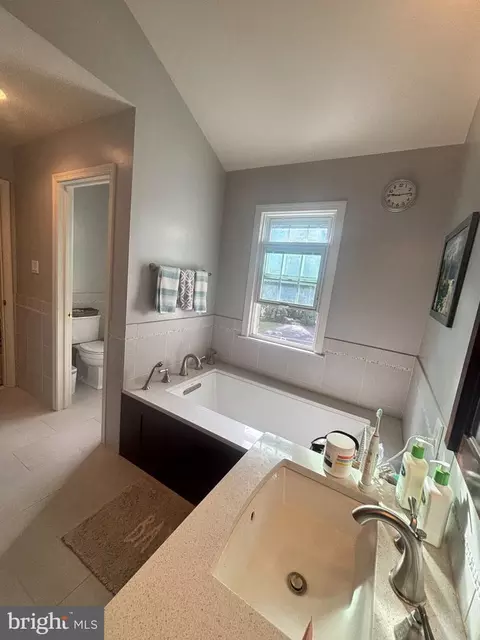 Bath - 224 Lookout Pl, Wayne, PA 19087 photo 4 of 7