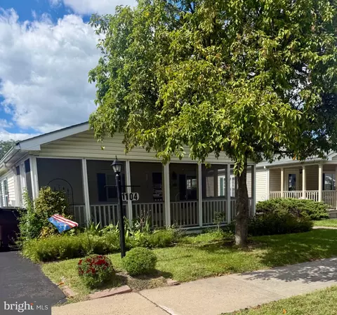 1104 Jfk Dr, North Wales, PA 19454