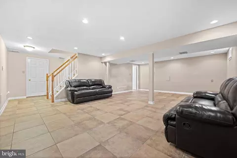 Living - 801 Pardee Ln, Wyncote, PA 19095 photo 3 of 3