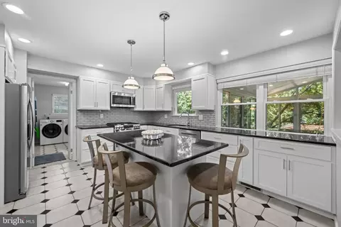 Kitchen - 801 Pardee Ln, Wyncote, PA 19095 photo 2 of 4