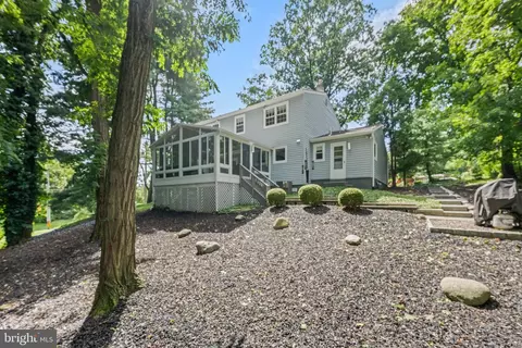 Exterior - 801 Pardee Ln, Wyncote, PA 19095 photo 7 of 7