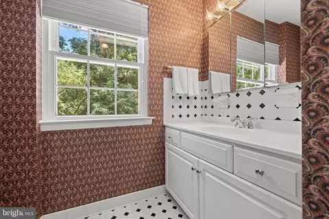 Bath - 801 Pardee Ln, Wyncote, PA 19095 photo 4 of 4