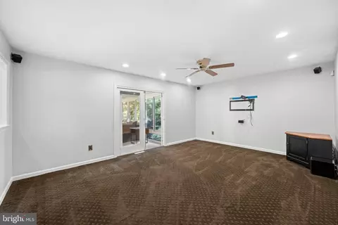 Living - 801 Pardee Ln, Wyncote, PA 19095 photo 2 of 3