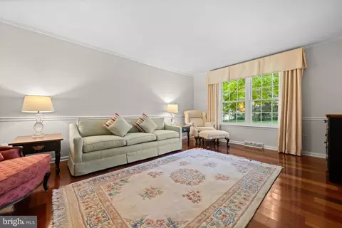 Living - 801 Pardee Ln, Wyncote, PA 19095 photo 1 of 3