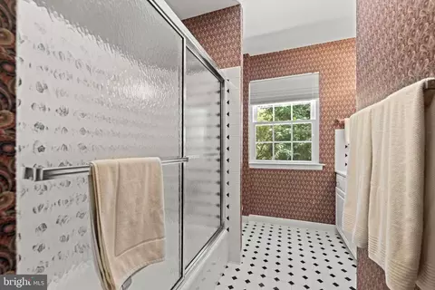 Bath - 801 Pardee Ln, Wyncote, PA 19095 photo 3 of 4