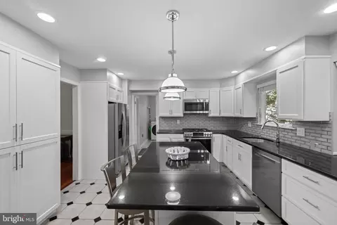 Kitchen - 801 Pardee Ln, Wyncote, PA 19095 photo 3 of 4