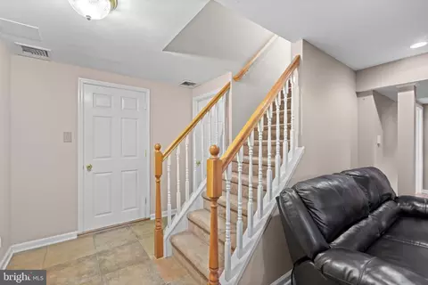 Entry Way - 801 Pardee Ln, Wyncote, PA 19095 photo 2 of 2