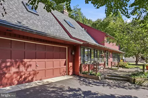 8813 Patton Rd, Wyndmoor, PA 19038