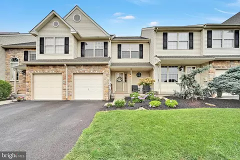 2806 Gateway Dr Apt, Royersford, PA 19468