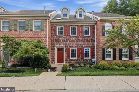 206 Georgetowne Ct, Royersford, PA 19468