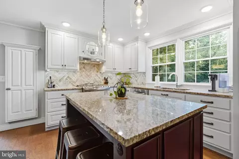 Kitchen - 687 Brookwood Rd, Wayne, PA 19087 photo 3 of 4