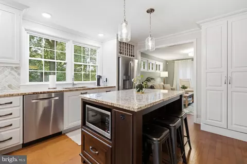 Kitchen - 687 Brookwood Rd, Wayne, PA 19087 photo 2 of 4