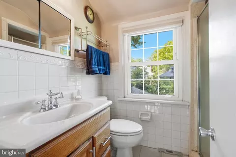 Bath - 103 Glenview Ave, Wyncote, PA 19095 photo 2 of 3