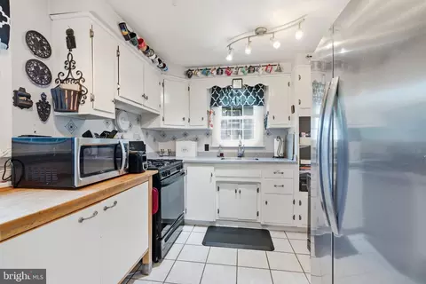 Kitchen - 103 Glenview Ave, Wyncote, PA 19095 photo 1 of 3