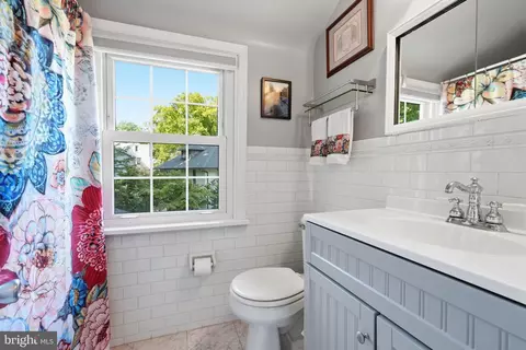 Bath - 103 Glenview Ave, Wyncote, PA 19095 photo 3 of 3