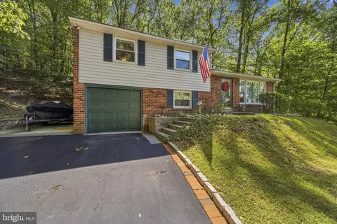 Exterior - 514 Forest Rd, Wayne, PA 19087 photo 2 of 4