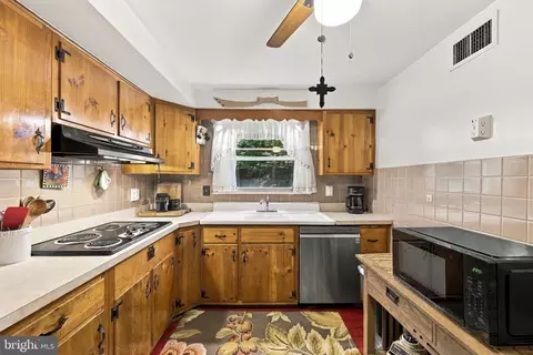 Kitchen - 514 Forest Rd, Wayne, PA 19087 photo 2 of 5