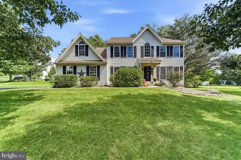 18 Pin Oak Dr, Phoenixville, PA 19460
