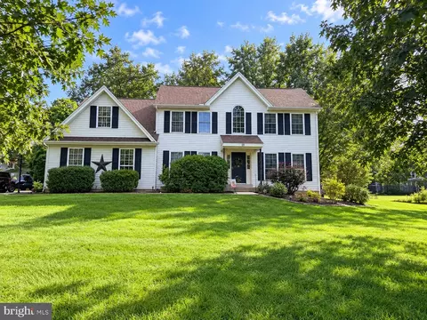 18 Pin Oak Dr, Phoenixville, PA 19460