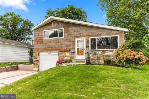 1558 Saint James Pl, Abington, PA 19001