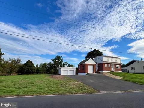 1240 E 6th St #red, Red Hill, PA 18076