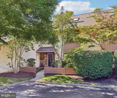 68 Highgate Ln, Blue Bell, PA 19422