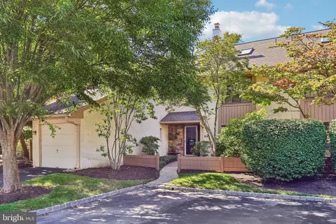 68 Highgate Ln, Blue Bell, PA 19422