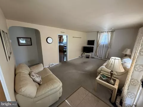 2527 Springview Rd, Norristown, PA 19401