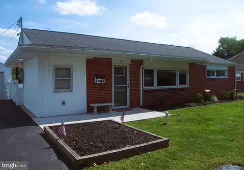 8 Laurel Ln, Plymouth Meeting, PA 19462