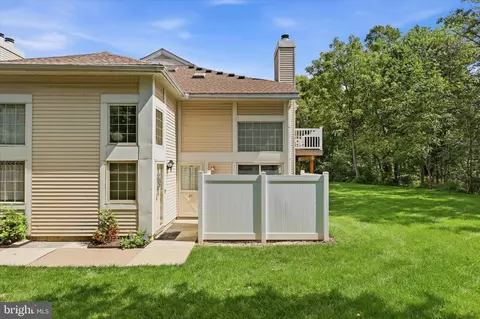 27 Brookside Ct, Horsham, PA 19044