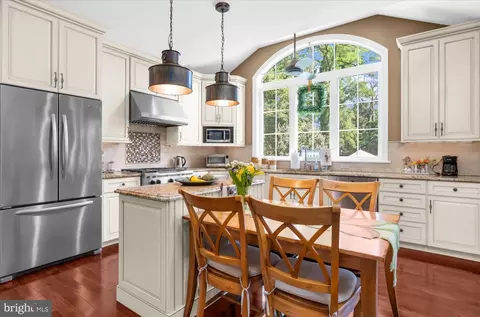 Kitchen - 280 County Line Rd, Wayne, PA 19087 photo 2 of 4
