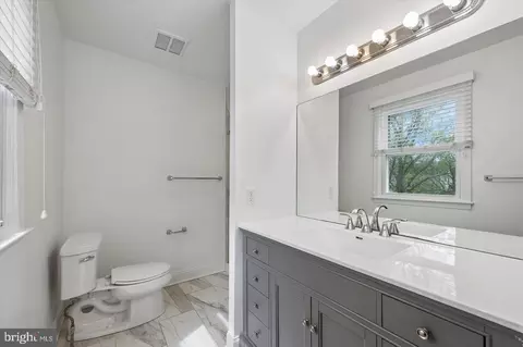 Bath - 3 Hansen Ct, Narberth, PA 19072 photo 1 of 2