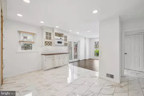 Entry Way - 3 Hansen Ct, Narberth, PA 19072 photo 3 of 5