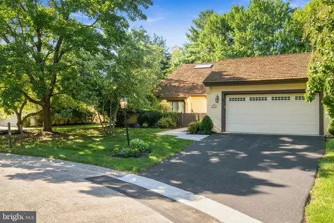 12 Pastern Ln, Blue Bell, PA 19422