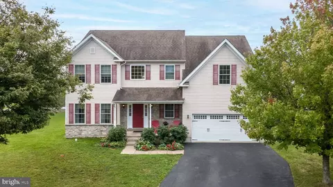110 Harvest Glen Dr, Harleysville, PA 19438